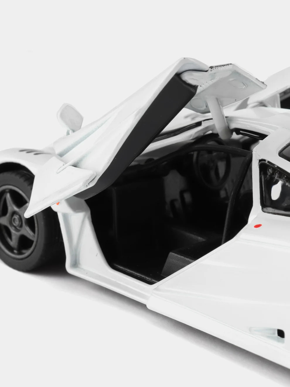 1995 McLaren F1 GTR Diecast Model Car – Scale 1:34 - Bouncy Boo - Kids Toys Store